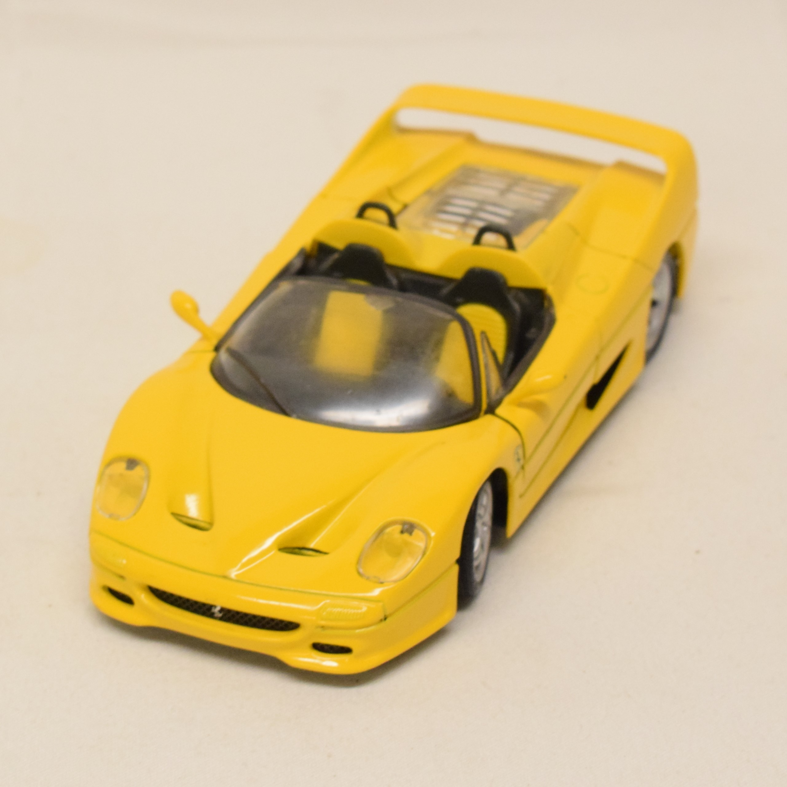 Voiture au 1:24 la Ferrari F50 par Maisto État correct - Vue 2 - 